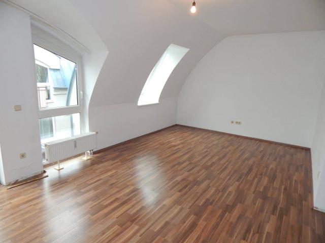 PROVISIONSFREI Helle und ruhige Terrassenwohnung mit Tiefgaragenplatz