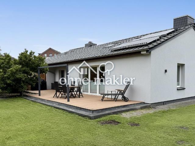Provisionsfrei Helles Reihenendhaus mit großer Terrasse, Sauna im Garten und Einzelgarage