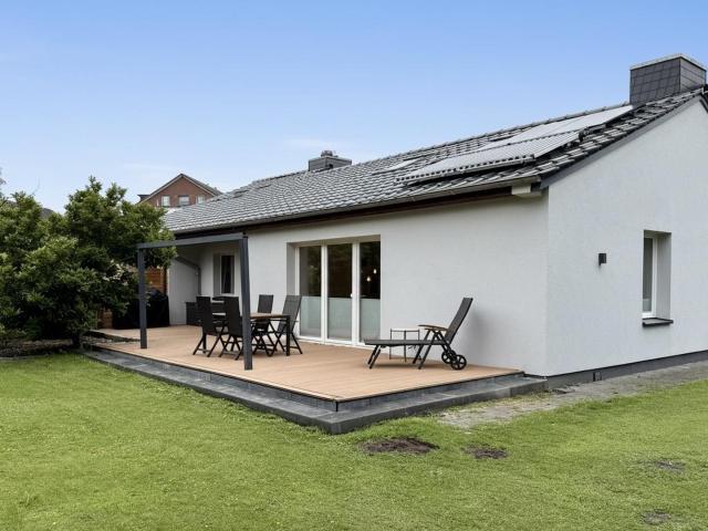 Provisionsfrei Helles Reihenendhaus mit großer Terrasse, Sauna im Garten und Einzelgarage