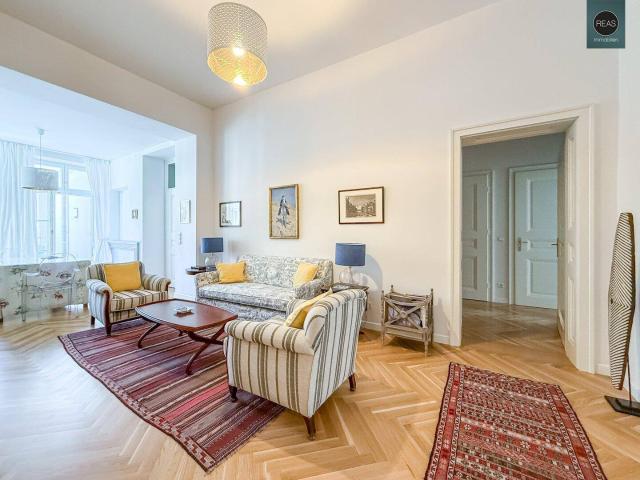 Provisionsfrei: Hietzinger Zentrum Großzügige Altbauwohnung mit Balkon in absoluter Bestlage!