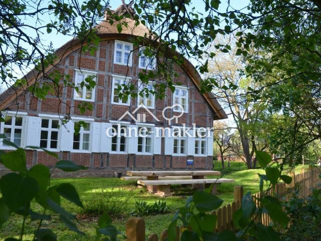 PROVISIONSFREI: Historisches Reetdach Anwesen am Elbdeich – Denkmalgeschützt