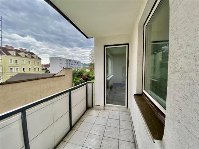 LOGGIA I HELLE RÄUME I RUHELAGE I LIFT I ZENTRALE LAGE I EINBAUKÜCHE I FAMILIENFREUNDLICH I PROJEKT WOHNEN I