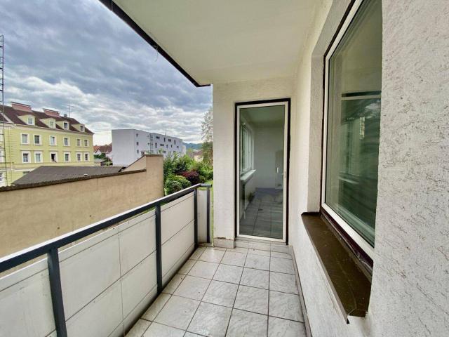 LOGGIA I HELLE RÄUME I RUHELAGE I LIFT I ZENTRALE LAGE I EINBAUKÜCHE I FAMILIENFREUNDLICH I PROJEKT WOHNEN I