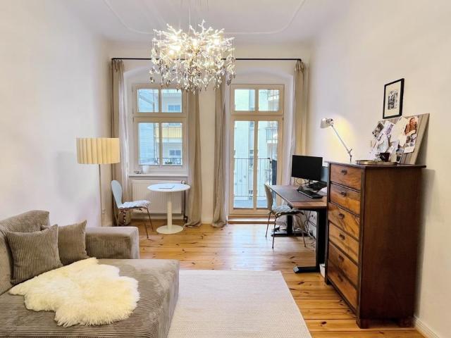Provisionsfrei im Helmholtzkiez 2 Zi. Altbauwhg West Balkon