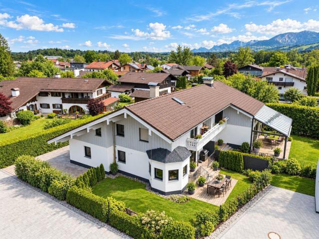 Provisionsfrei: Kernsanierte Doppelhaushälfte mit Erker, Kachelofen und Südgarten – Thansau am Inn