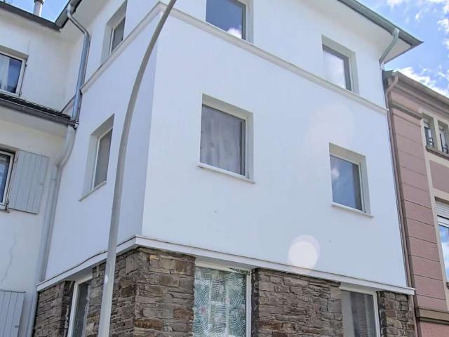 Provisionsfrei ! Kernsaniertes 3 Familienhaus mit großem Grundstück, Garten & Garage in Mönchengla