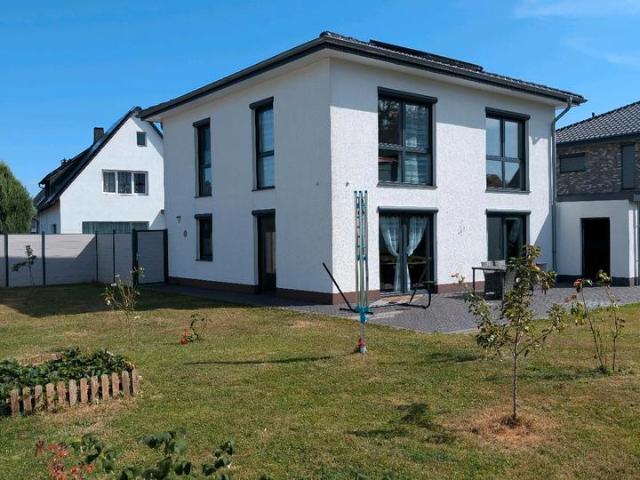 Provisionsfrei: KfW 55 Stadtvilla, Smart Home, XXL Doppelgarage