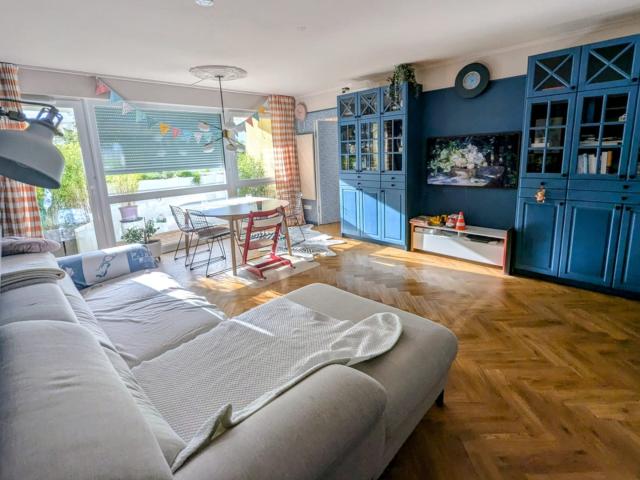 Provisionsfrei: Komplett renovierte 4 Zi. Wohnung mit Balkon bei München Haar