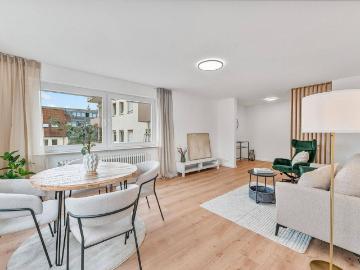 Provisionsfrei: Komplett sanierte 3 Zimmer Wohnung mit 2 Balkonen & TG nahe Altstadt Leonberg