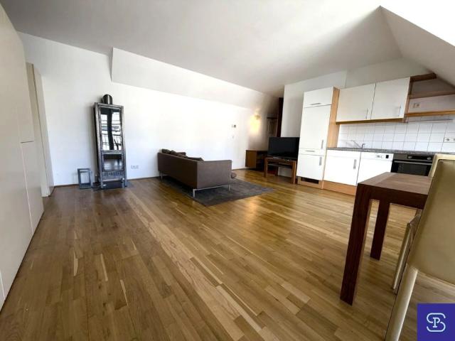 Provisionsfrei: Klimatisierte 56,5m² DG Wohnung + 40m² Terrasse in Toplage 1080 Wien