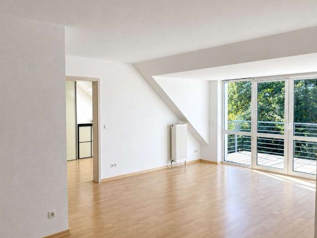 Provisionsfrei: lichtdurchflutete Galerie Maisonette mit großem Balkon und freiem Blick ins Grüne