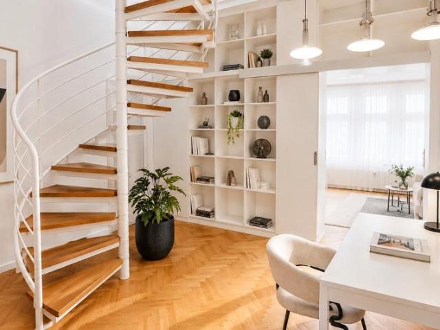 Provisionsfrei: Lichtdurchflutete Maisonette mit Galerie am Rhein