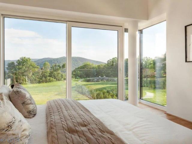 PROVISIONSFREI: LUXUS VILLA IN GIESSHÜBL MIT EINZIGARTIGEM FERNBLICK ZU MIETEN!
