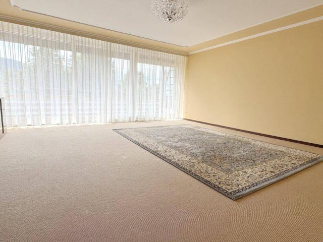 PROVISIONSFREI MIETE RUHELAGE SALZBURG PARSCH BORROMÄUMSTRASSE: Geräumige 79 m² 3 Zimmer Wohnung mit Süd und Nord Balkon inkl TG Stellplatz teilmöbliert mit Einbaumöbel