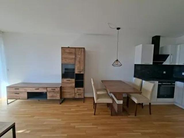 Provisionsfrei: Moderne, möblierte 2 Zimmer Wohnung mit Loggia & Pool im Atzgersdorfer Karree