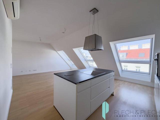 Provisionsfrei Moderne Dachgeschosswohnung mit großer Terrasse!