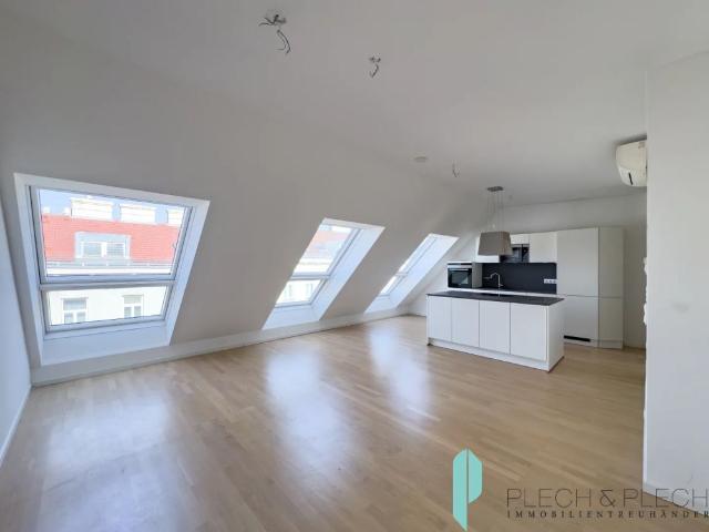 Provisionsfrei Moderne Dachgeschosswohnung mit großer Terrasse!