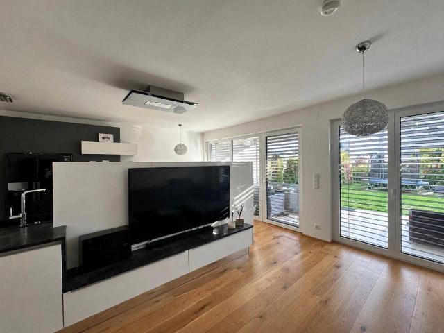 PROVISIONSFREI ! Moderne Gartenwohnung mit großem Privatgarten in Pörtschach am Wörthersee – Nur 2 Gehminuten zum See!
