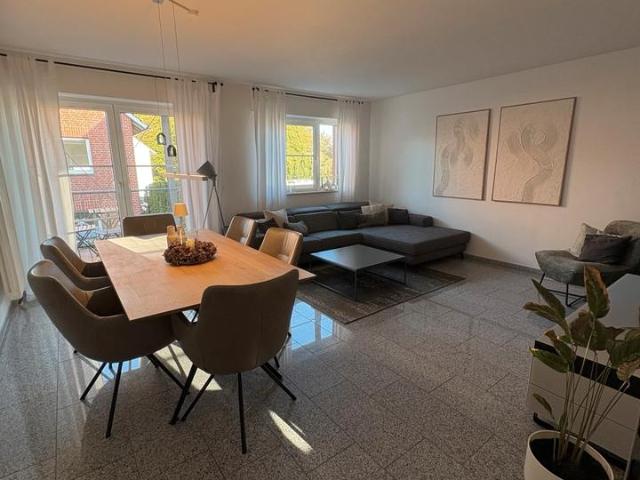 Provisionsfrei: Moderne 3 Zimmer Wohnung mit Balkon & Carport