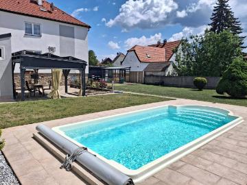 Provisionsfrei: Modernes Einfamilienhaus mit Pool, PV Anlage, Erdwärme & großem Garten