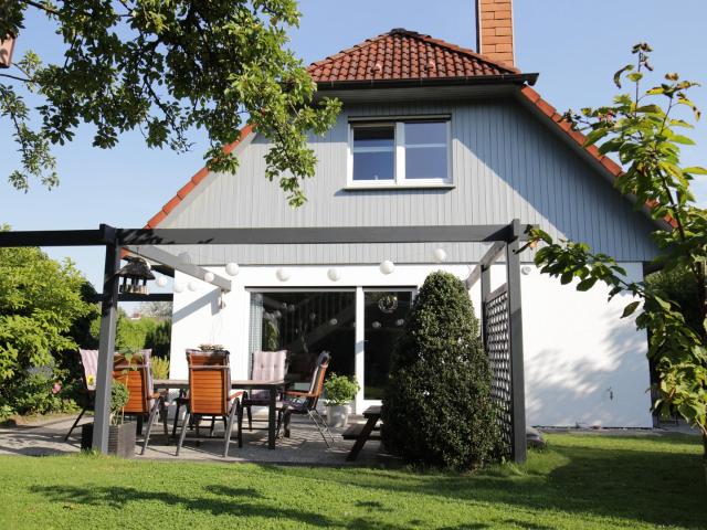 PROVISIONSFREI: Modernes Einfamilienhaus mit Südterrasse, Carport, zentrale und ruhige Lage