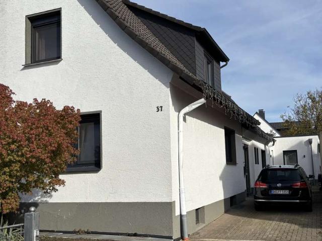 provisionsfrei* Modernisierte DHH mit großzügigem Garten