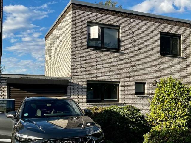 Provisionsfrei* Modernisierte Doppelhaushälfte in MG Bettrath