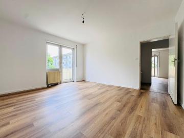 Provisionsfrei: Modernisierte 3 Zimmer Wohnung mit 2 Balkonen, saniertem Bad und Hobbyraum