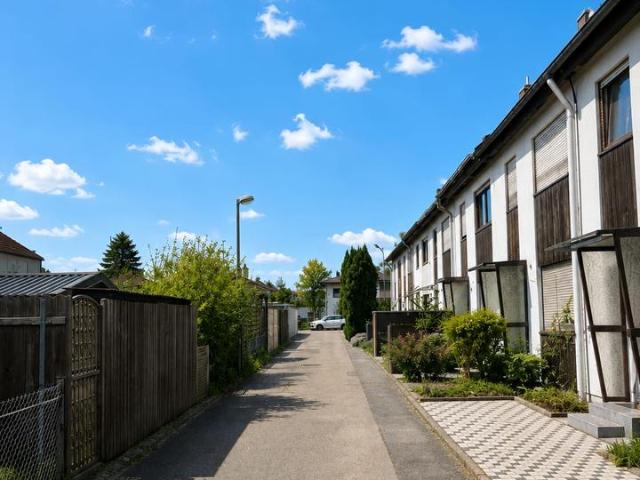 Provisionsfrei: Modernisiertes RMH mit Garten, Terrasse & Garage
