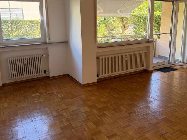 Provisionsfrei nahe Max Eyth See: Freie 2,5 Zimmer Wohnung mit Südost Balkon