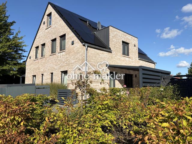 Provisionsfrei: Neuwertige Doppelhaushälfte mit PV Anlage, Wärmepumpe, Sommergarten & Carport