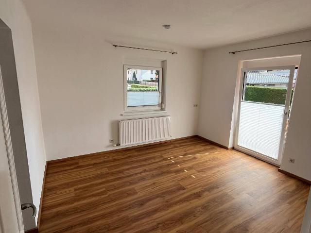 Provisionsfrei: Neu sanierte 3 Zimmer Wohnung mit Balkon, Gartenanteil & Stellplatz – Volders
