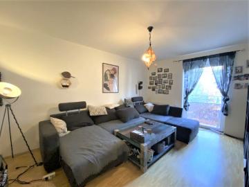 Provisionsfrei – Perfekt aufgeteilte 3 Zimmer Wohnung mit Balkon und separater Küche in zentraler Stadtlage