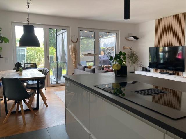 Provisionsfrei!RMH 5 Zi 2 Bäder, 2 Dachterrassen, 2 TG EnergieA