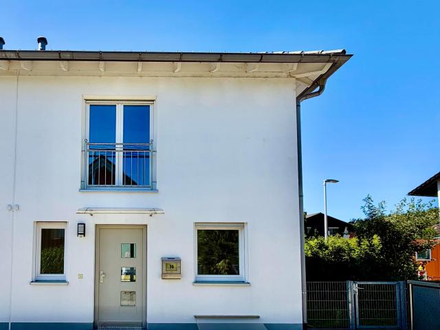 Provisionsfrei Ruhige A+ DH in kostengünstiger WEG Eigenverwaltung, 1 Stellplatz & 1 Garage