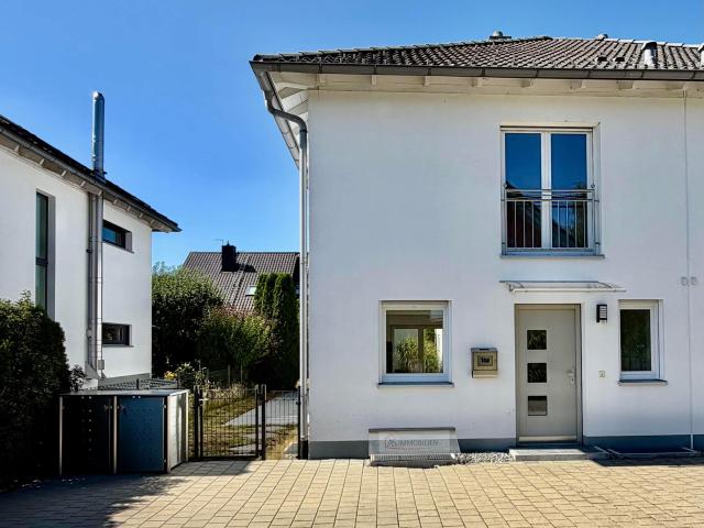 Provisionsfrei Ruhige A+ DH in kostengünstiger WEG Eigenverwaltung, 2 Stellplätze & 1 Garage