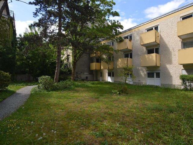 Provisionsfrei * Ruhige sanierte 2 Zimmer Wohnung mit Garten in Bestlage zum Selbstbezug