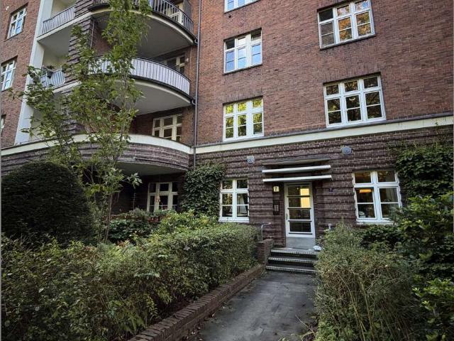 Provisionsfrei! Ruhige und helle 2 Zimmer Wohnung direkt am grünen Schwalbenplatz