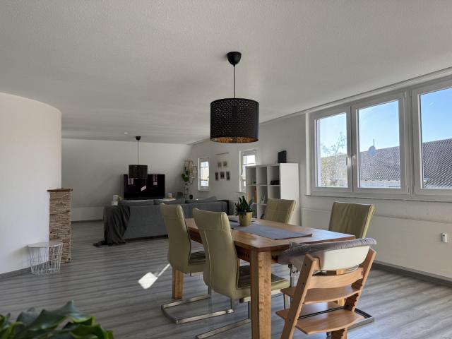 Provisionsfrei: Sanierte 5 Zi. Maisonette 125m²