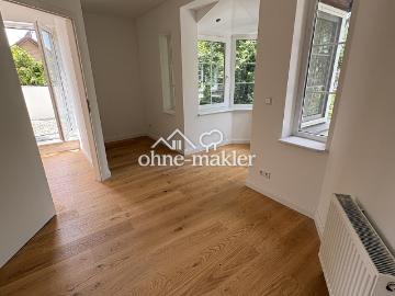 Provisionsfrei: Sanierte 2 Zimmer Wohnung mit riesiger Terrasse