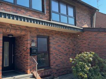 Provisionsfrei: Sanierte Doppelhaushälfte mit Garten und Garage