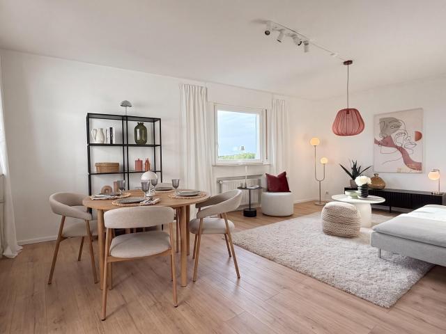 Provisionsfrei & sofort bezugsfertig! Frisch modernisierte 3 Zimmer Wohnung mit Panoramablick