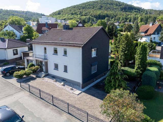 Provisionsfrei – Sofort bezugsfertiges Zweifamilienhaus mit traumhaftem Garten in ruhiger Lage