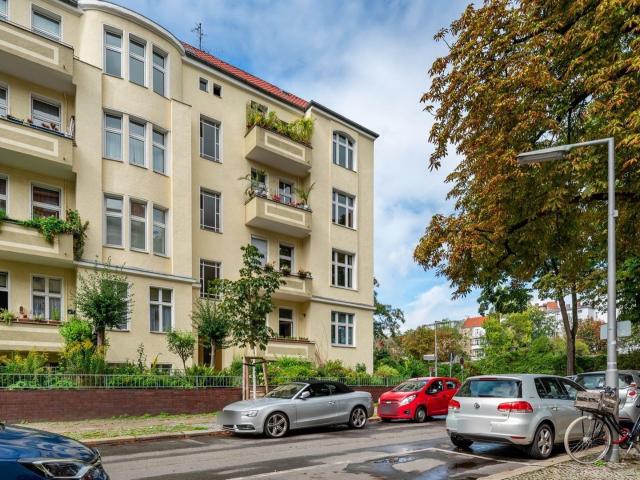 provisionsfrei & sofort frei: helle 3 Zimmer Altbauwohnung in Friedenau mit flexiblem Grundriss