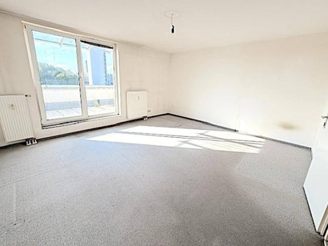 PROVISIONSFREIE 3 ZIMMER DG WOHNUNG MIT GROSSER TERRASSE IN DER FORSTHAUSGASSE!