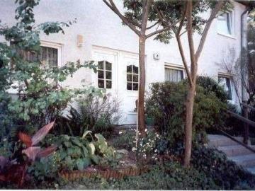 Provisionsfreie 3 Zimmer, Küche, großes Bad, Abstellraum, Terrasse, eingezäunter Garten, Keller, Waschkeller, eigene separate Tiefgarage !