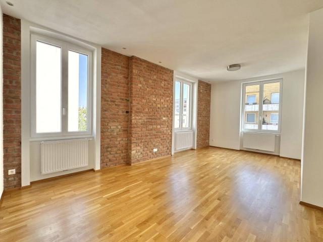 PROVISIONSFREIE 2 ZIMMER IN GENERALSANIERTEM GRÜNDERZEITHAUS