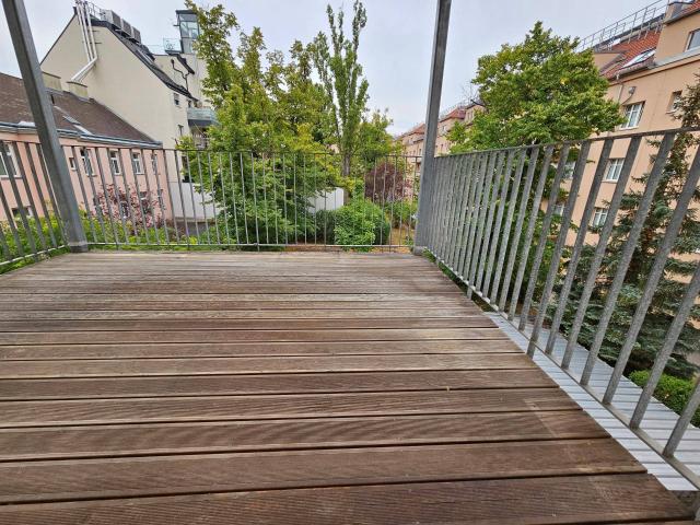 Provisionsfreie 4 Zimmer Altbauwohnung mit großzügigem Balkon