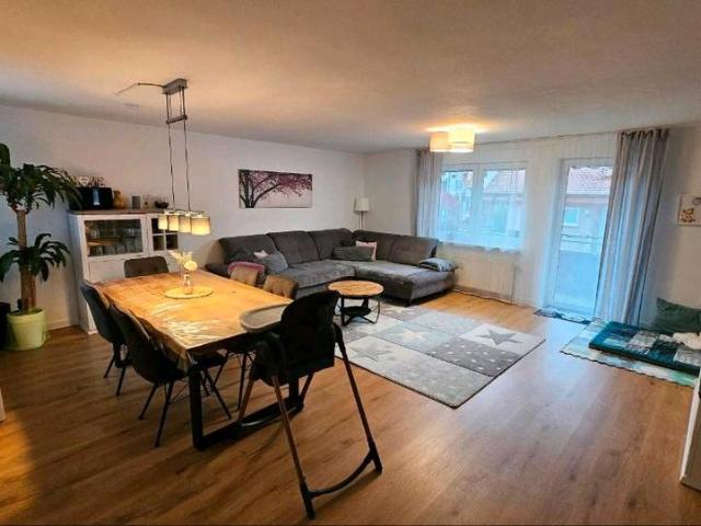 Provisionsfreie 4 Zimmer Wohnung mit Balkon,Garage & Einbauküche