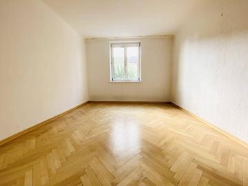 PROVISIONSFREIE 4 ZIMMER WOHNUNG MIT VIEL POTENZIAL!
